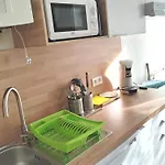 Apartament Independant, 1 Lit Deux Personnes Et 1 Appoint Piscine Jardin Direct Gare Aeroport Et Jardin