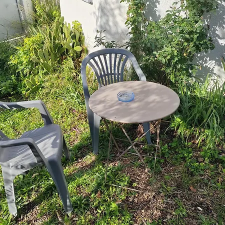 Independant, 1 Lit Deux Personnes Et 1 Appoint Piscine Jardin Direct Gare Aeroport Et Jardin Lejlighed