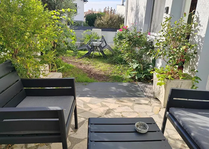 Independant, 1 Lit Deux Personnes Et 1 Appoint Piscine Jardin Direct Gare Aeroport Et Jardin Lejlighed