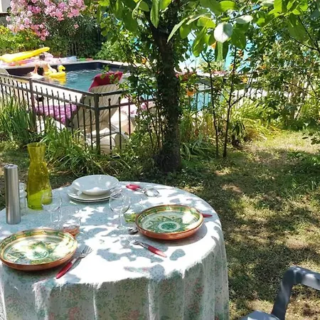 Independant, 1 Lit Deux Personnes Et 1 Appoint Piscine Jardin Direct Gare Aeroport Et Jardin Apartamento