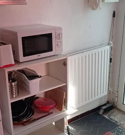 Independant, 1 Lit Deux Personnes Et 1 Appoint Piscine Jardin Direct Gare Aeroport Et Jardin *
