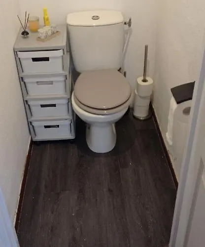 Indépendant, Deux Personnes, Clair Et Sympa